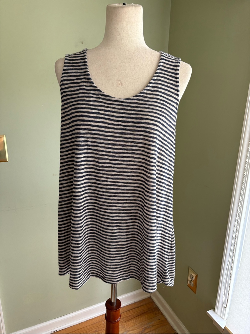 Anthropologie W5 Navy/ White Striped Tank Top Sz L. Contrast red back zipper